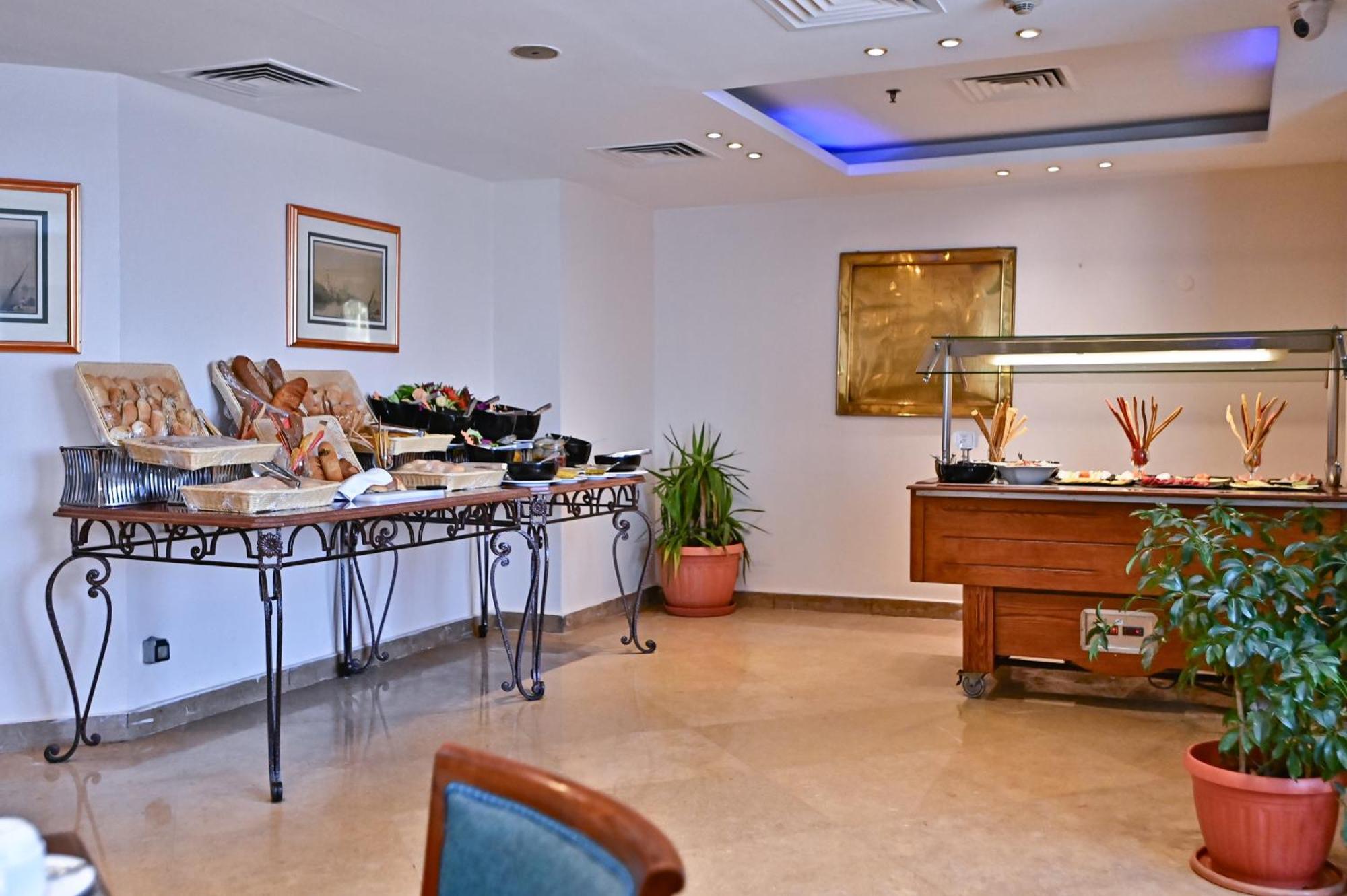 Swiss Inn Nile Hotel Giza Exterior photo